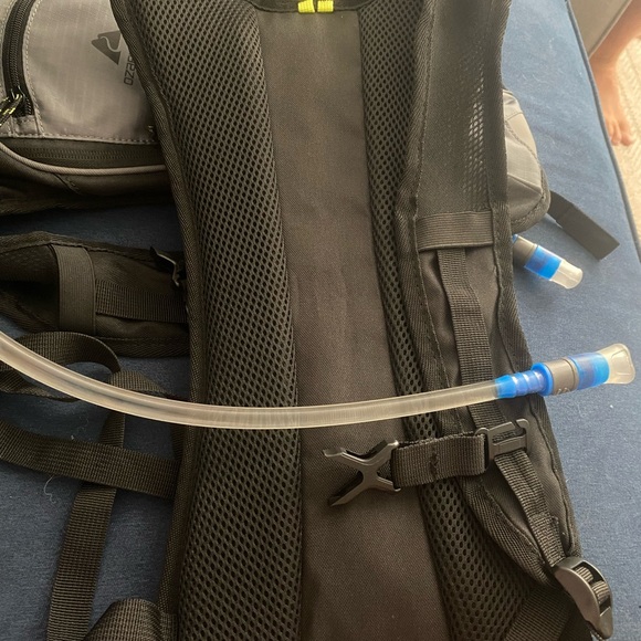 Ozark Trail Pearson Creek Hydration Pack 2-Liter Reservoir / price is for both - Picture 3 of 4